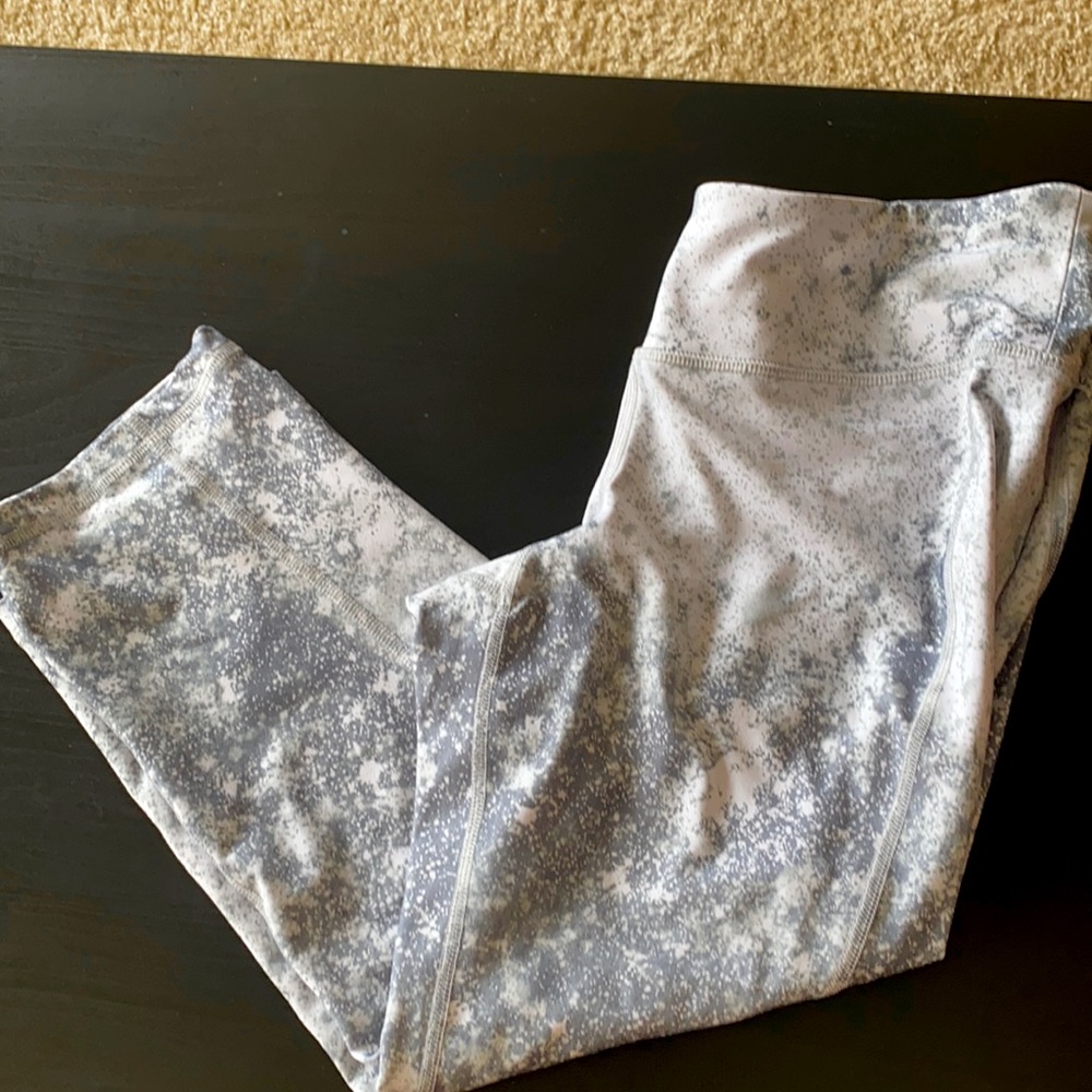 Old Navy white / grey workout leggings